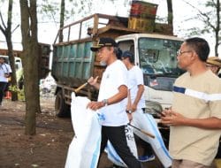 Aksi Bersih Sampah Batang Dipimpin Ahmad Luthfi