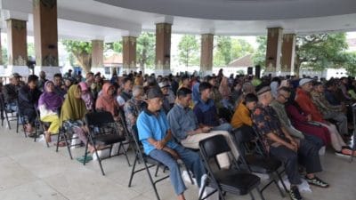Bantuan Atensi Lansia Karanganyar Disalurkan ke 238 Penerima