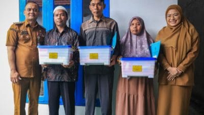 Penyerahan Rumah Warga Tanah Gerak Banjarnegara oleh Ahmad Luthfi