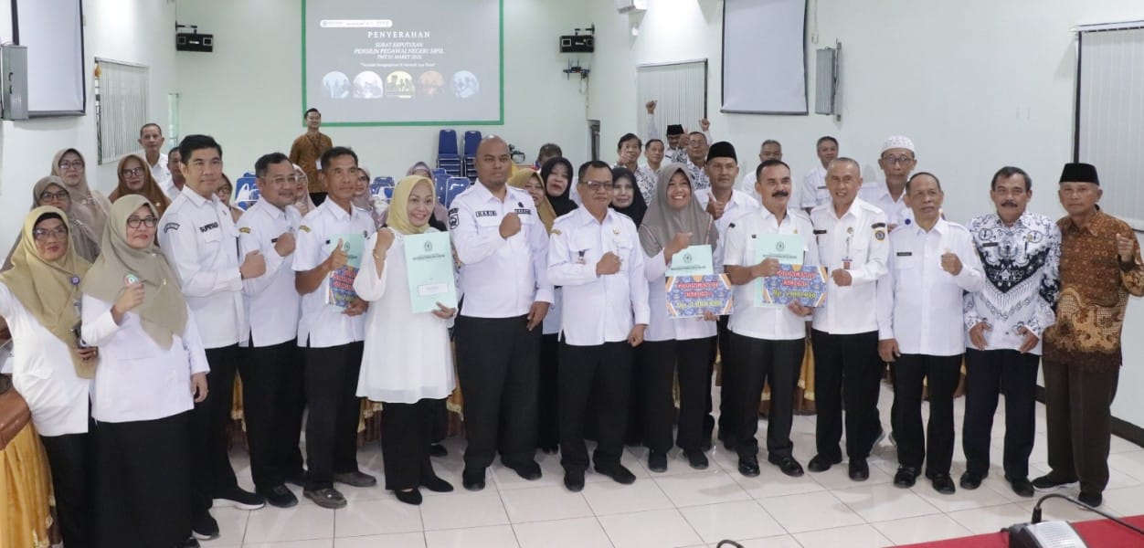 Wakil Bupati Brebes serahkan SK pensiun ASN