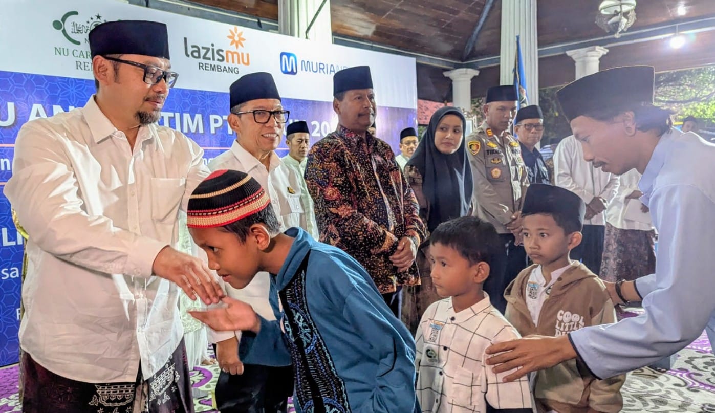 Penyerahan santunan anak yatim di Pendapa Museum Kartini Rembang