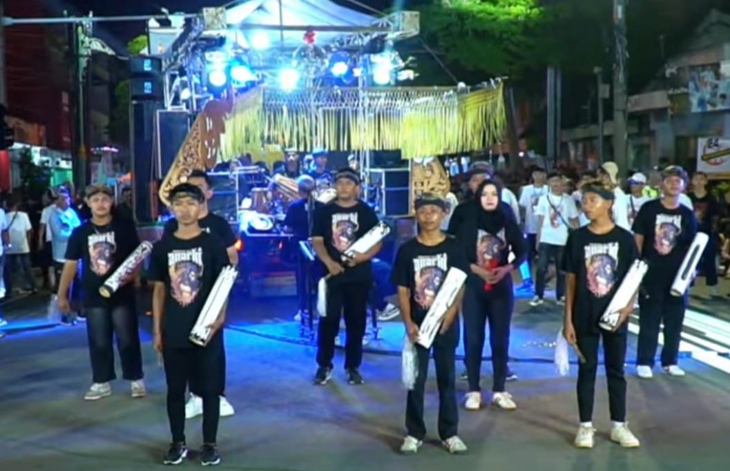 Pawai tradisi Thong-Thong Lek Rembang saat Ramadan