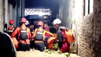 Banjir Ketanggungan Brebes merendam tujuh desa akibat luapan Bendungan Cisadap di Kabupaten Brebes Jawa Tengah