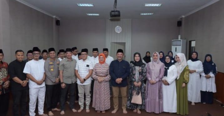Bupati Karanganyar Rober Christanto meresmikan ruang multimedia Pengadilan Agama Karanganyar dalam HUT ke-62