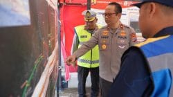 Wakapolda DIY Brigjen Pol Eddy Djunaedi mengecek kesiapan Gerbang Tol Purwomartani Kalasan Sleman jelang mudik Lebaran 2026