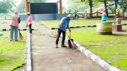 ASN dan BUMD Kabupaten Pemalang melaksanakan kerja bakti membersihkan Pantai Widuri