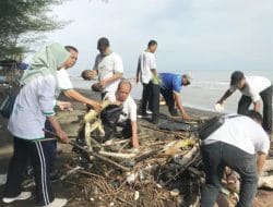 Korve Lebaran Kota Tegal: 150 Personel DLH Bersihkan Sampah di Tiga Pantai Wisata
