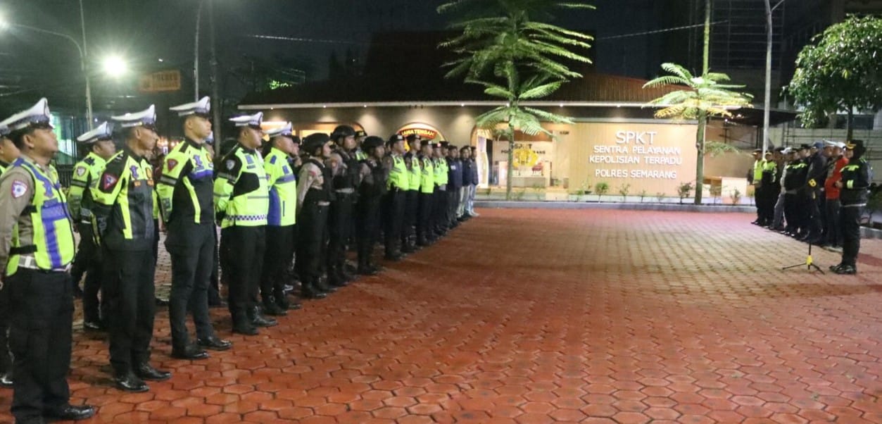 Kapolres Semarang AKBP Ratna Quratul Ainy memimpin patroli skala besar Ramadhan di Kabupaten Semarang