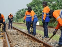 Perawatan Jalur KA Daop 4 Semarang Diperkuat Jelang Lebaran