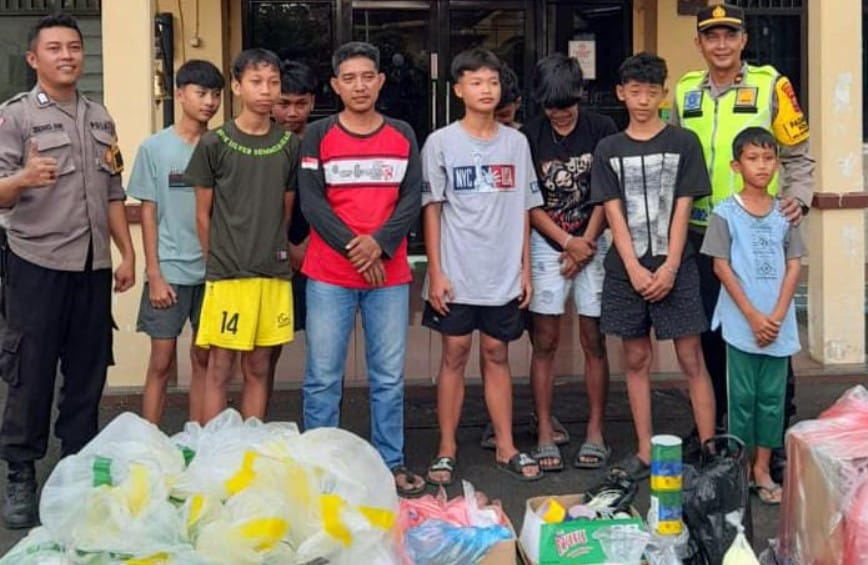 Petasan Syawalan Pekalongan warga serahkan mercon dan balon udara ke polisi di Kota Pekalongan Jawa Tengah