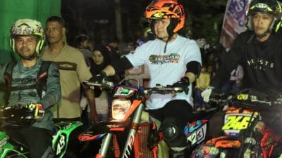Kapolres Gunungkidul AKBP Damus Asa mengikuti Ramadhan Night Trail ke-19 di Wonosari bersama ratusan peserta komunitas trail