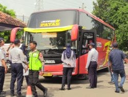 Ramp Check Angkutan Umum Rembang Jelang Lebaran 2026, Dishub Temukan Ban Tak Layak