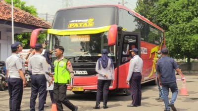 Ramp Check Angkutan Umum Rembang Jelang Lebaran 2026, Dishub Temukan Ban Tak Layak
