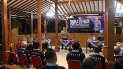 Kapolres Gunungkidul AKBP Damus Asa memimpin sarasehan pengamanan gereja bersama tim PAGER di Wonosari