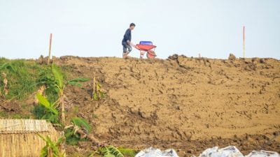 Tanggul Sungai Tuntang Grobogan retak di Desa Tinanding Kecamatan Godong dekat titik tanggul jebol Februari 2026