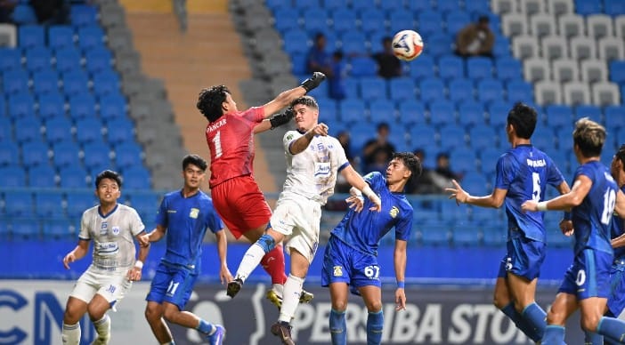 Ilustrasi pertandingan Pegadaian Championship malam hari